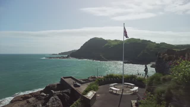 🇬🇧 Прогулка по городу Илфракомб – знакомство с побережьем Северного Девона смотреть онлайн