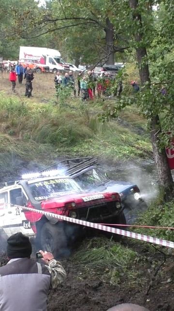 Нива дымит, парИт, ревёт, но едет!