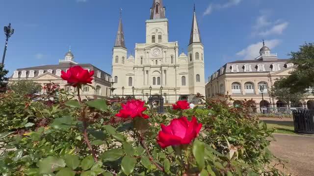 Тихая пешая экскурсия по Французскому Кварталу Прогулка по Новому Орлеану Штат Луизиана Утром смотреть онлайн