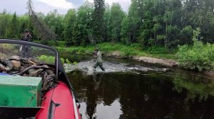 Рыбалка на хариуса. Проходим через мели и камни. Едем на каракате