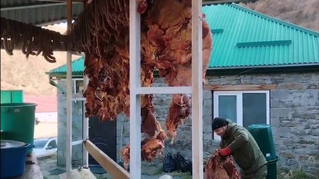 Мясной цех экофермы. Вялим мясо.