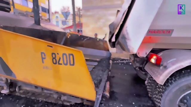 В Керчи обновляют Кооперативный переулок: началась укладка асфальта смотреть онлайн