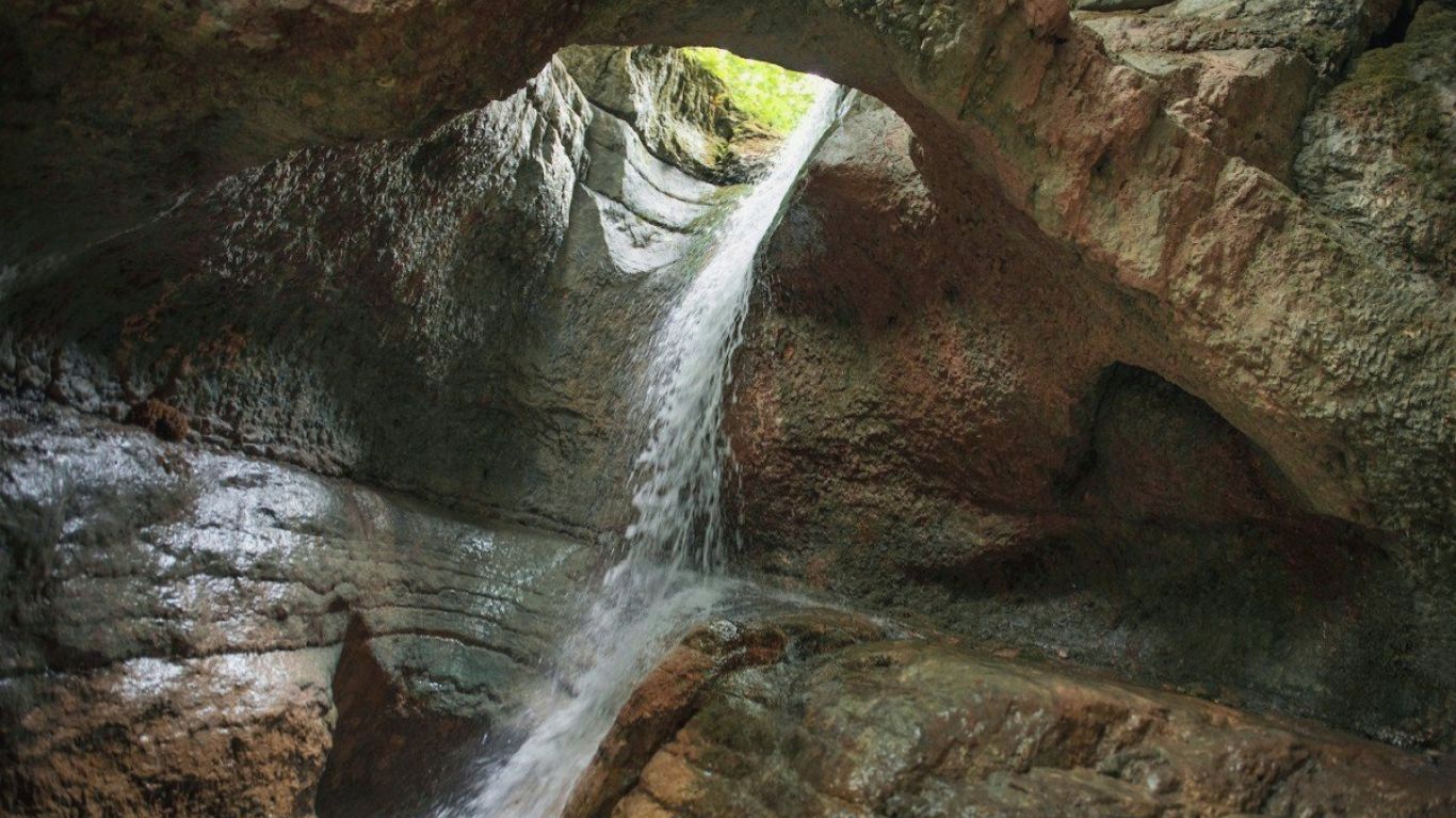 Водопад Кольцо в Северной Осетии. Дорога к нему и виды вокруг смотреть онлайн