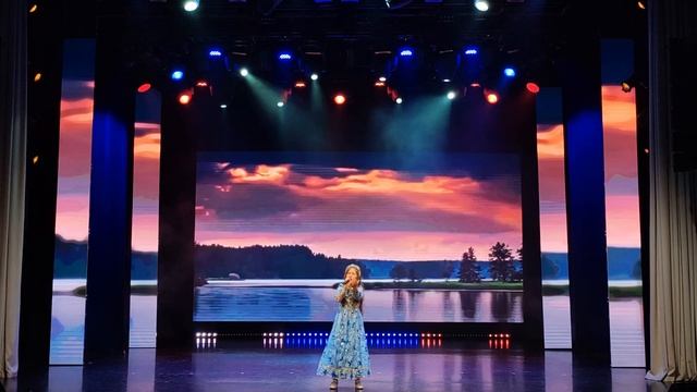 Вокальный ансамбль «Звоночек». Злата Харченко – «Россия моя» смотреть онлайн