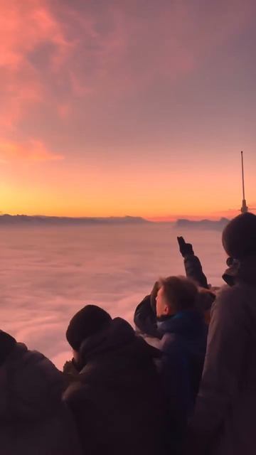 Fredo de Gaultier - Heaven #France #French #Paris #sky #cloud #clouds #people #sunset #sunrise смотреть онлайн
