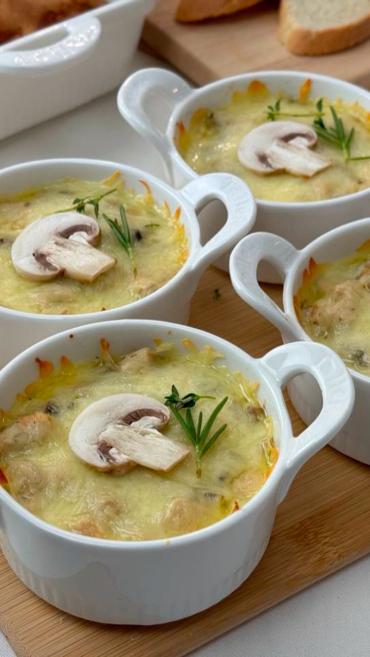 Жюльен с курицей и грибами - тот самый любимый семейный рецепт! Ваш праздничный хит! смотреть онлайн