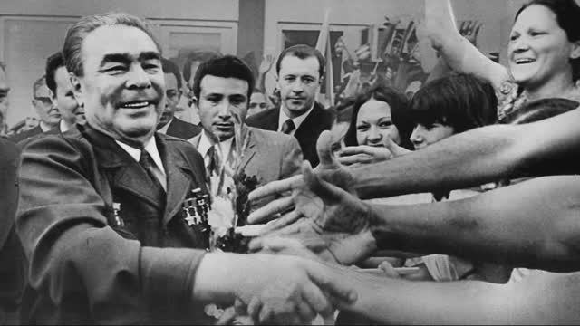 Брежнев посетил завод ЗИЛ. USSR President Brezhnev. Брежнев Леонид Ильич на заводе ЗИЛ смотреть онлайн