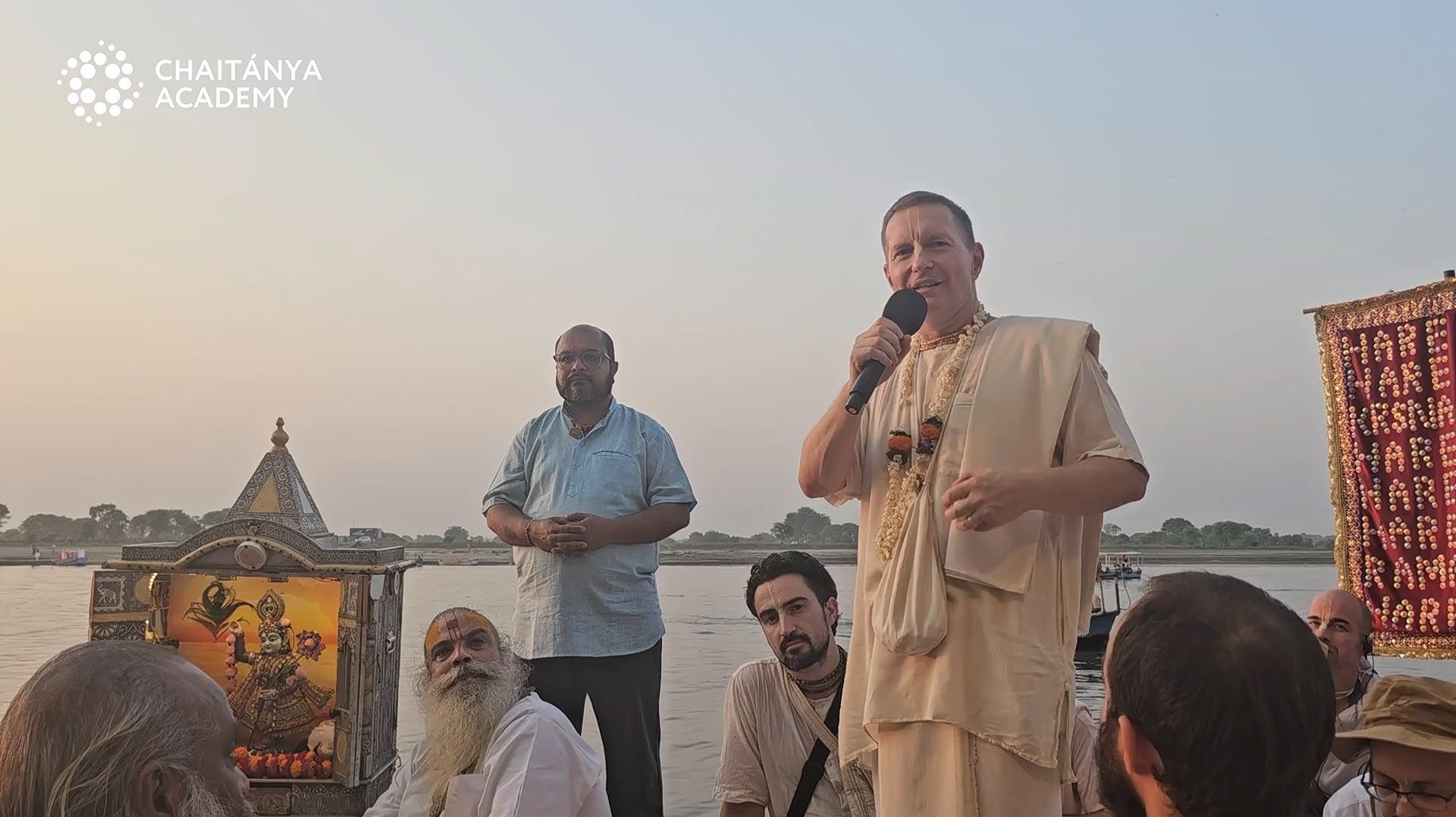 Лилы Шри Кришны на берегу Ямуны - 2024-10-18 - Шри Прем Прайоджан