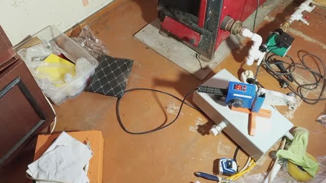 Доделал отопление . Подсоединил котёл к отоплению осталось закрепить расширительный бочёк . смотреть онлайн