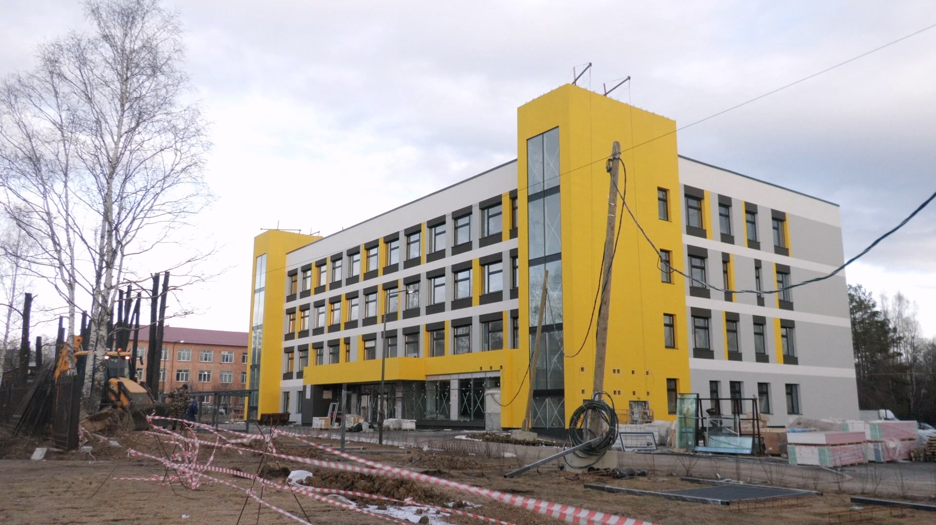 Строительство современной детской поликлиники выходит на финишную прямую смотреть онлайн