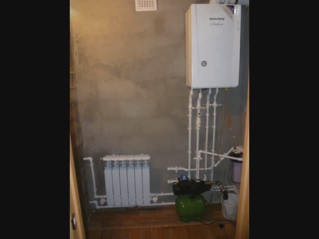 Сделал пластиковое отопление . И подсоединил настенный газовый котёл с отоплением . смотреть онлайн