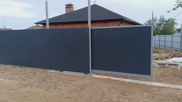 Серый забор из профлиста красиво смотрится . смотреть онлайн