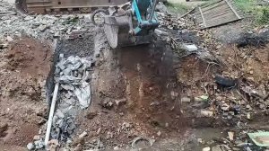 Подготовка к ремонту русла канала.