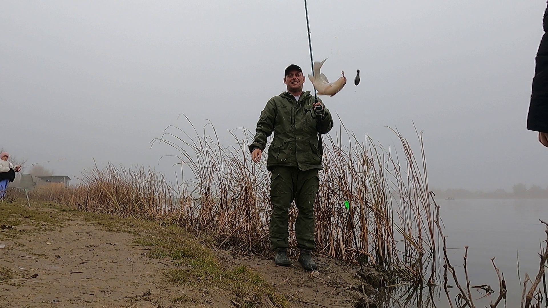 Рыбалка возле дома Самое вкусное блюдо из сома смотреть онлайн