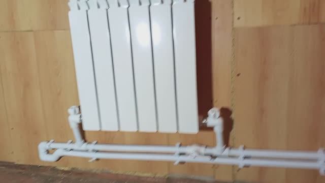 Сделал пластиковое отопление . Однотрубную систему - систему Ленинградку . смотреть онлайн