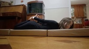 кувырок на полу