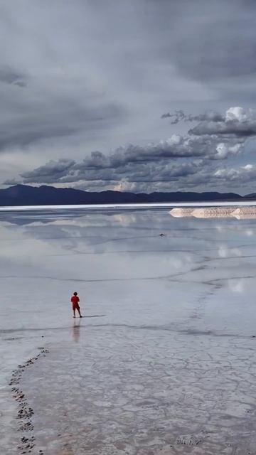 Fredo de Gaultier - Thunder Cliff #Argentina #water #clouds #lake #travel #peace #nature #peace смотреть онлайн