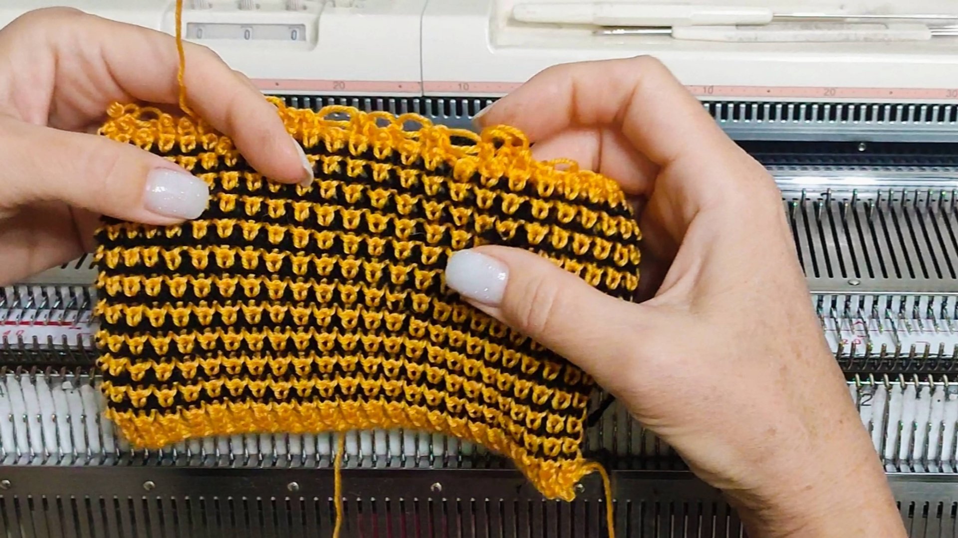 Двухцветная резинка на вязальной машине Silver Reed  Кукурузка