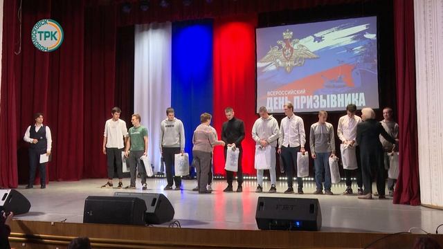 В Новомосковске прошел День призывника смотреть онлайн