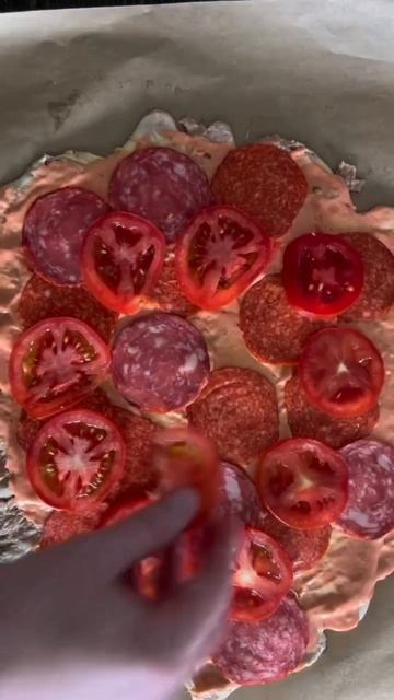 Мясная пицца из слипшихся пельменей, топчик смотреть онлайн