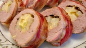 Рулет из свиной вырезки с грушей