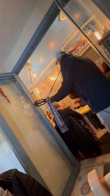 Атмосфера ужина в Неаполе.