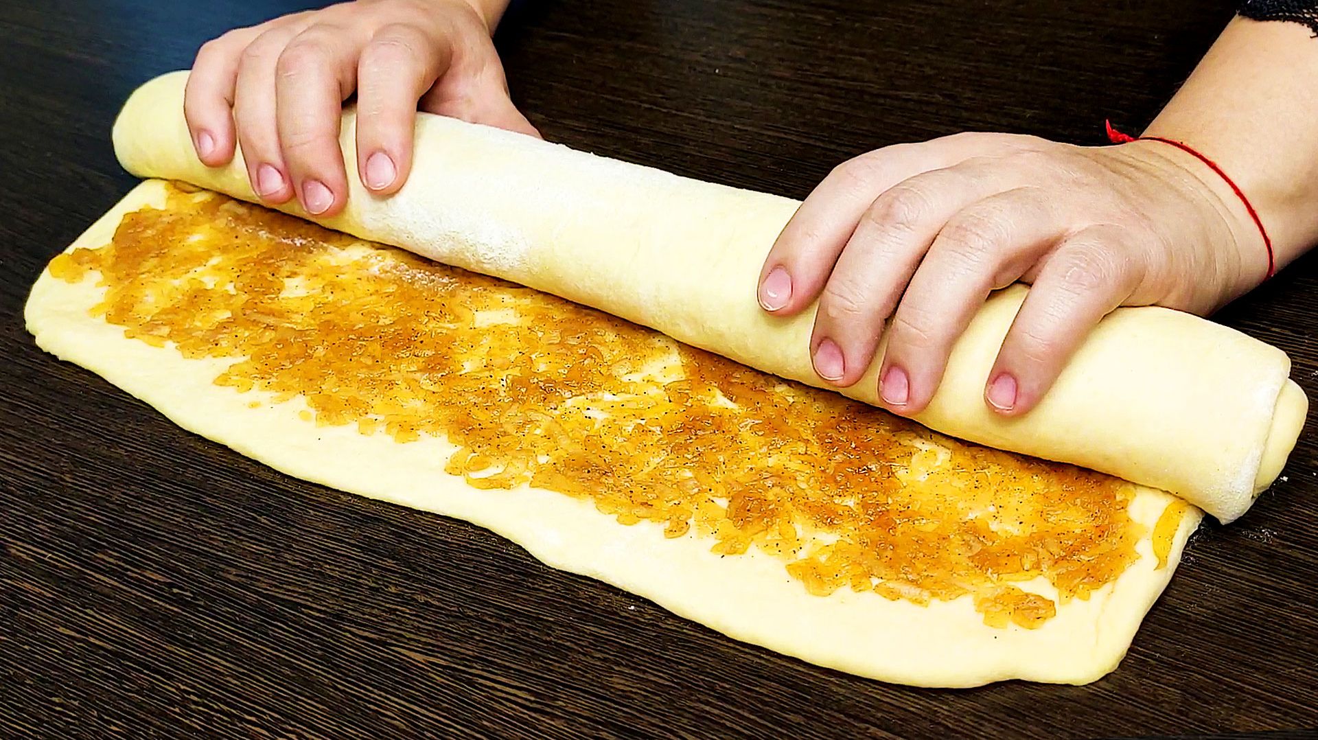 БУЛОЧКИ С ЯБЛОКАМИ. Всегда удачное тесто! Мягкие и воздушные, как пушинка!🍎🍏 смотреть онлайн