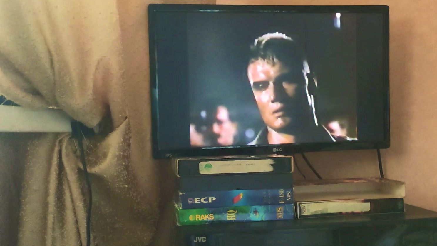 Что на видеокассетах. Часть 13.  Восемь кассет VHS с барахолочки.