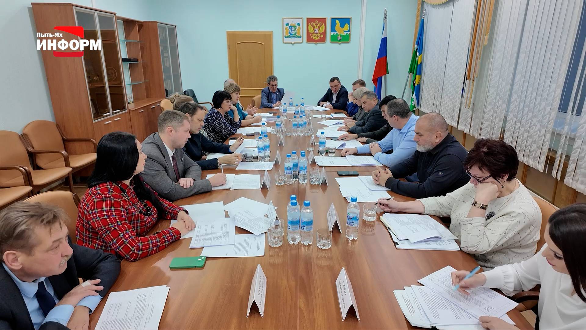 Депутаты обсудили выполнение наказов избирателей смотреть онлайн