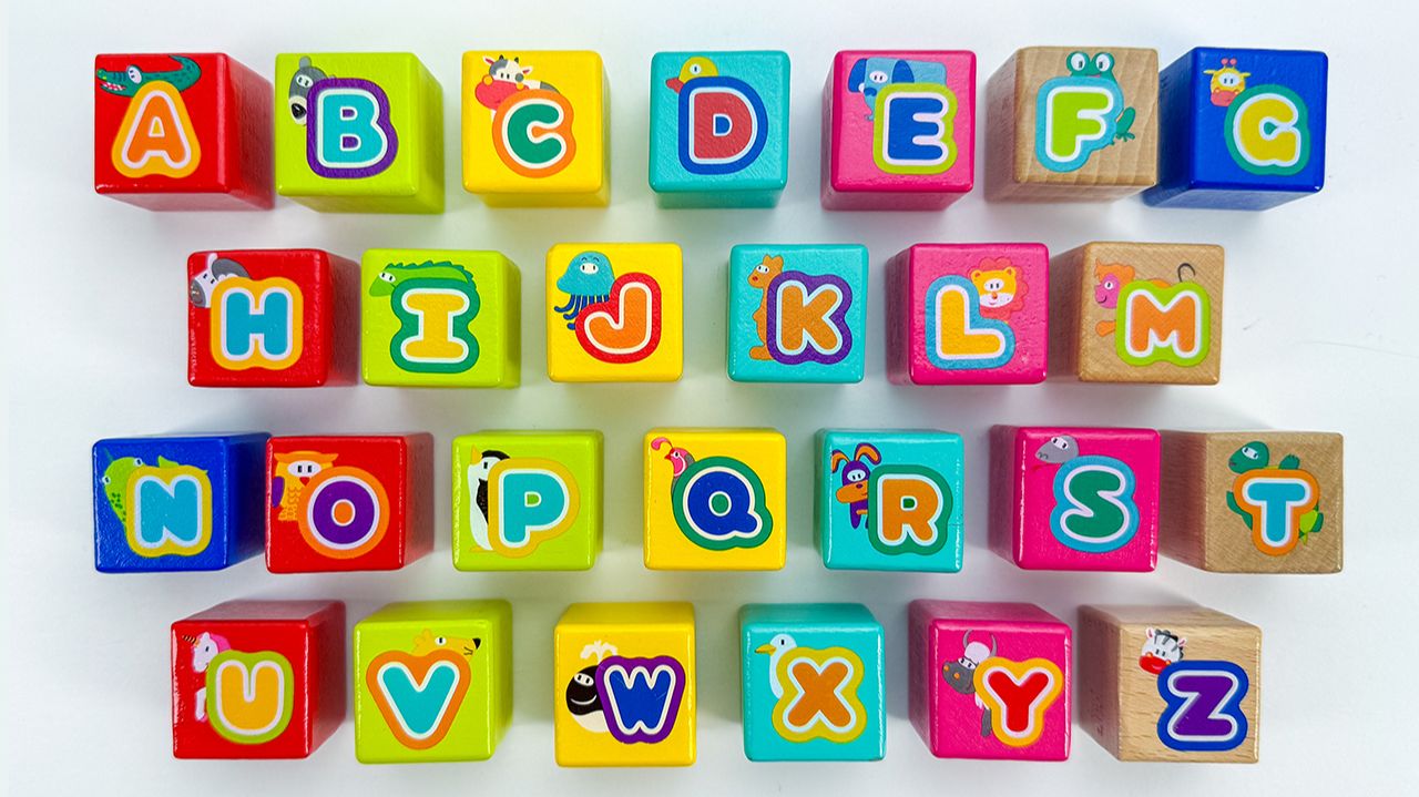 Учим Английский Алфавит С Кубиками И Игрушками 🧸🇬🇧 Повторяй За Мной! смотреть онлайн