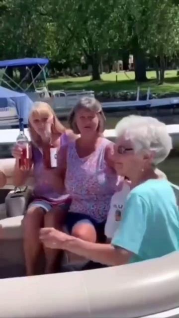 Старость в радость смотреть онлайн