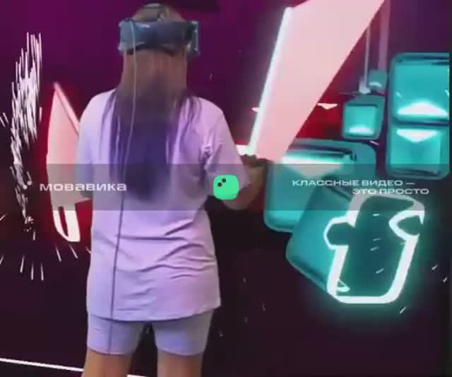 Девушка с лазерными мечами летящие мишени смотреть онлайн