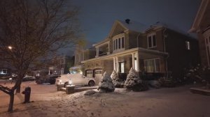 Ночная прогулка в снегопад в пригороде Торонто в 2025 году