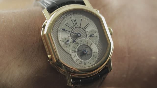 Обзор винтажных часов с вечным календарем Daniel Roth