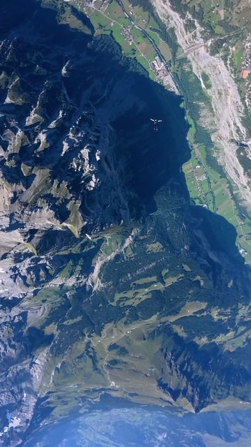 Now that's a green screen! #skydiving смотреть онлайн