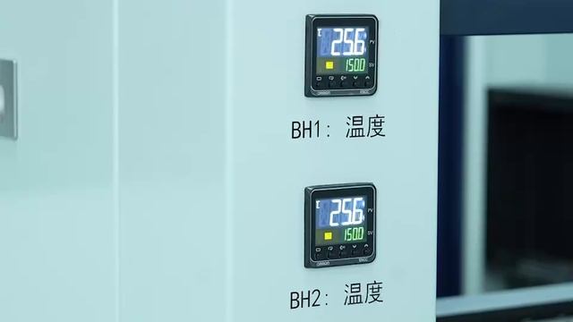 Автоматическая установка монтажа и предварительного спекания кристаллов SiliCool смотреть онлайн