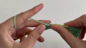 Простой и красивый женский узор спицами