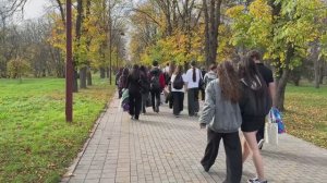 Осенняя прогулка по парку // Футаж