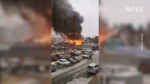 В Сургуте при пожаре в магазине произошел взрыв и обвалилась крыша