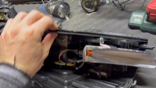 Audi Q3 - замена линз, диодные линзы Expression Drive