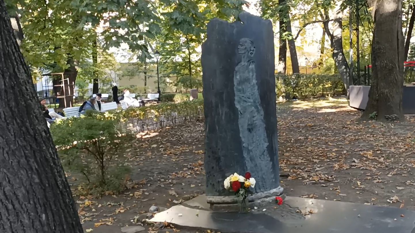 Сквер Анны Ахматовой смотреть онлайн