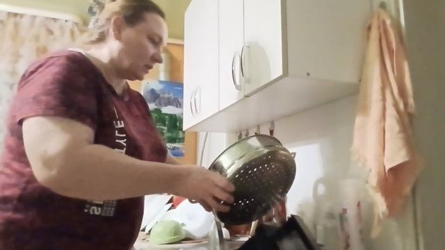 ВЕЧЕР ДЕЛАЮ РОЛЛЫ🍱 ДОМАШНЕЕ ЗАДАНИЕ 📝 смотреть онлайн