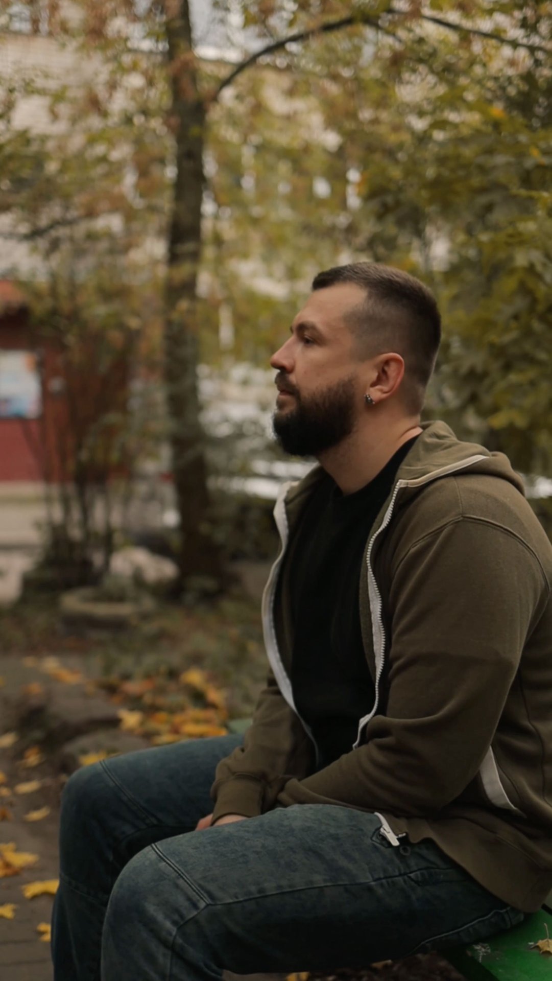 А река течет...