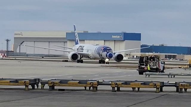 R2-D2 Boeing 787-9 DreamLiner t смотреть онлайн