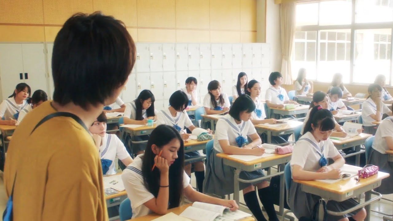 Каждый день РОВНО в 12:15 мир ЗАМИРАЕТ на час, КРОМЕ этого ПАРНЯ! | КРАТКИЙ ПЕРЕСКАЗ ФИЛЬМА смотреть онлайн