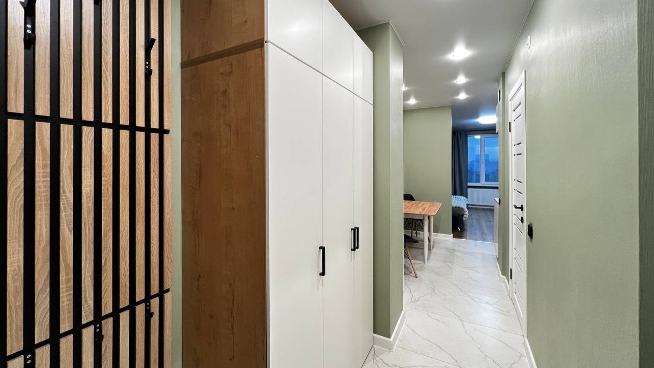 Предлагается в аренду просторная, светлая и очень уютная квартира-студия. смотреть онлайн