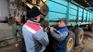 Ремонт навозоразбрасывателя продолжается! Брошены все силы!