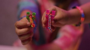 Браслет из резинок