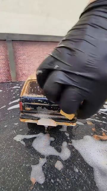 Чистим мини-Ford Mustang 🧽