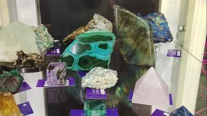 Арт - шоу в Галерее самоцветов.